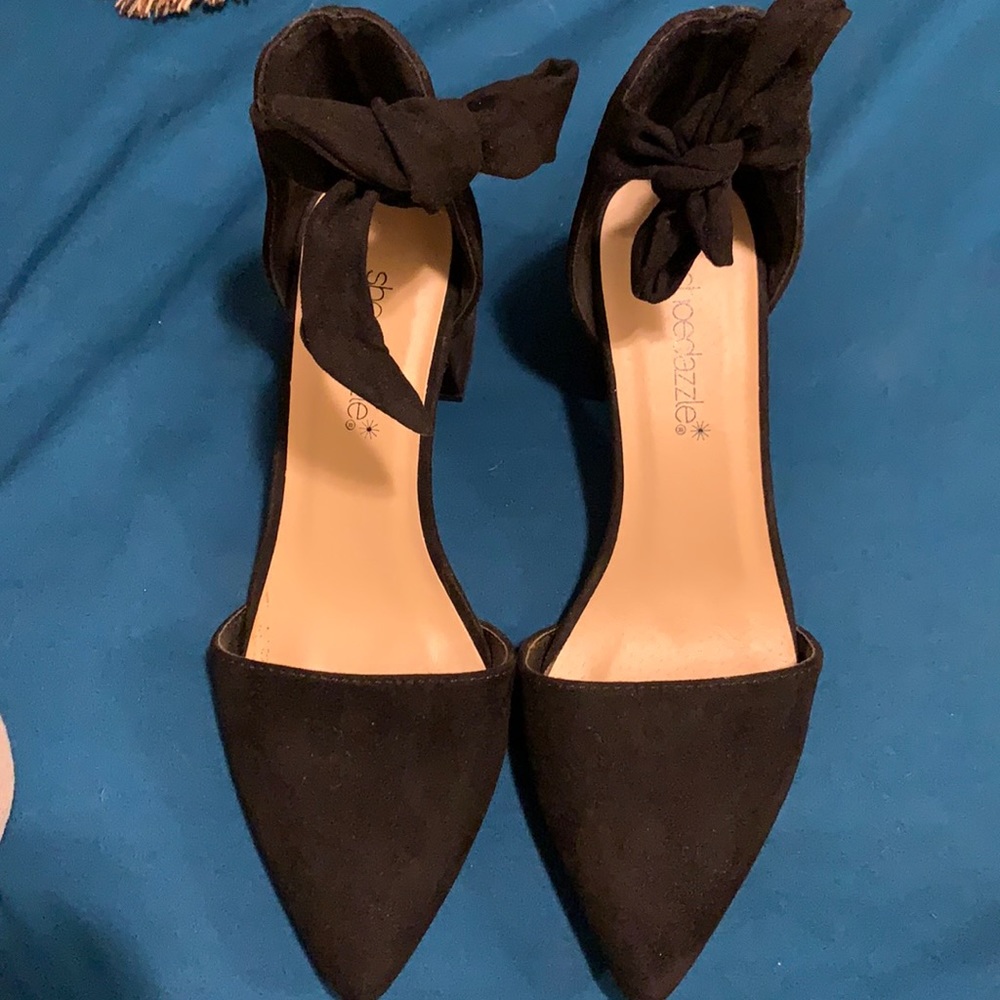 Black closed toed wedges, size 6